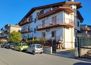Appartamento Via Trento, Pavona Centro.