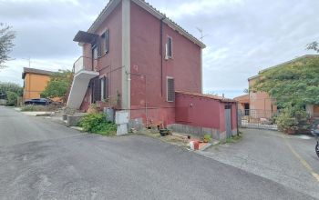 Appartamento con entrata indipendente e giardino in via Delle Mole Albano L.